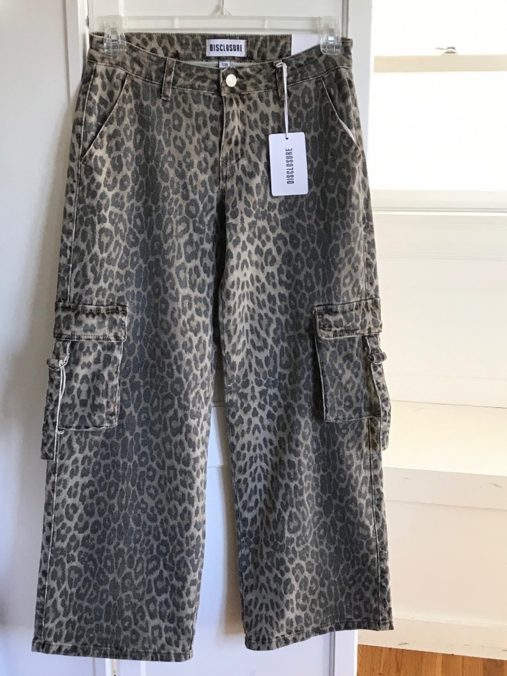 DISCLOSURE Leopard Print Cargo Pants Wide Leg Baggy Jeans Women’s Size 7/28 NWT